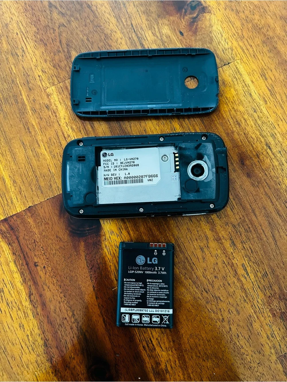 LG VN270 Black Touchscreen Slider Phone with Black Charger and Velcro Case